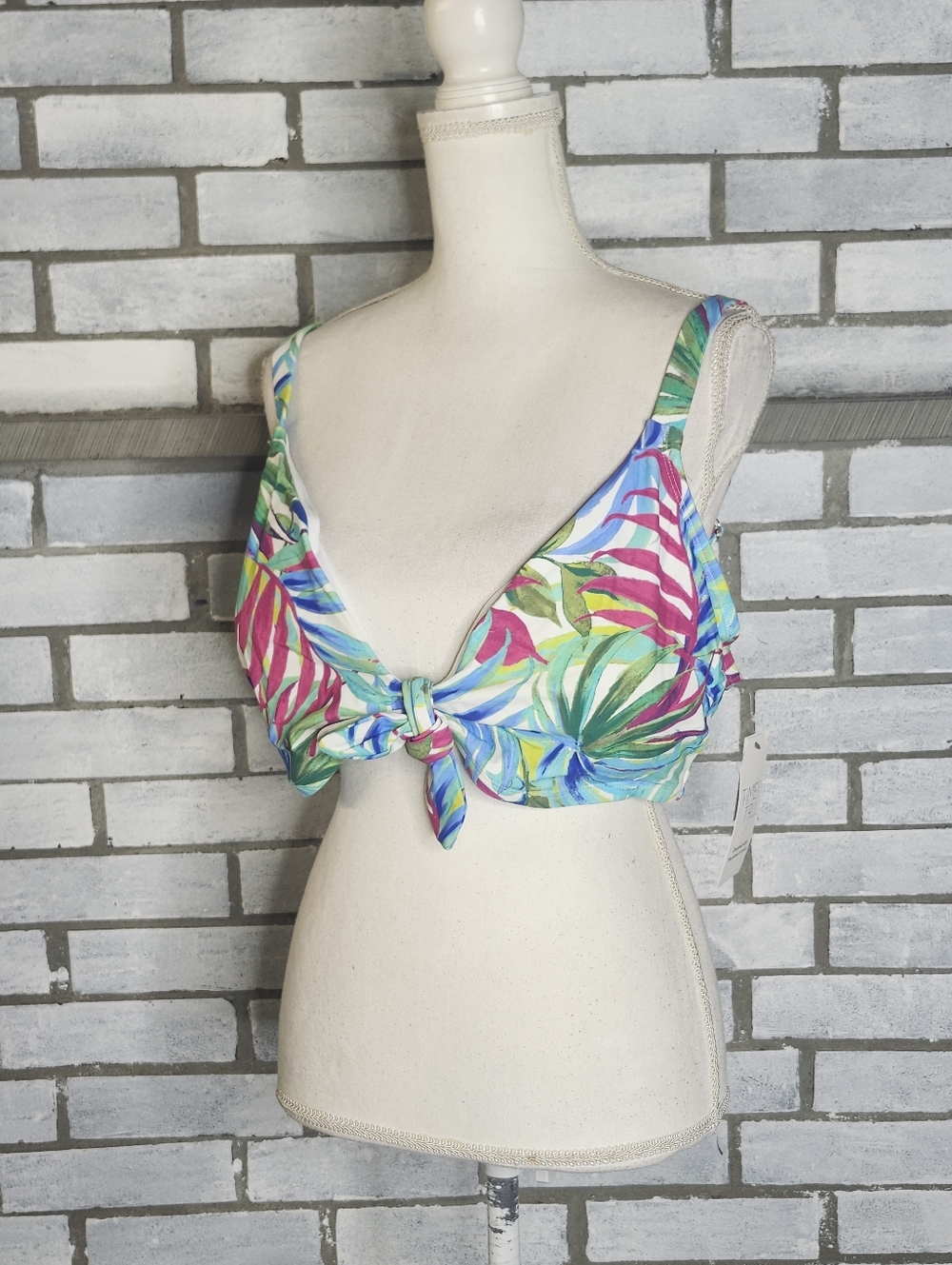 • NWT Time And Tru Women's Bikini Swim Top Plus Sz 2X Wild Time Plam Multicolor